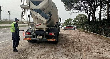 Balıkesir'de Trafik Jandarması "Standart Dışı Işık Donanımı" denetimi yaptı