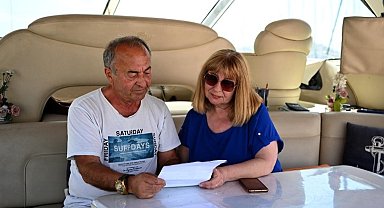 Bankta unutulduktan sonra çalınan döviz dolu çantayı, polis bulup sahibine teslim etti