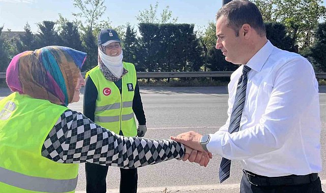 Başkan Ahmet Akın'dan emekçi kadınlara sürpriz ziyaret