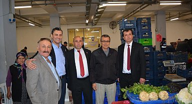 Başkan Akdeniz pazarcı esnafını dinledi