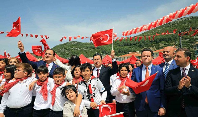 Başkan Aras 23 Nisan'da koltuğu çocuklara devretti