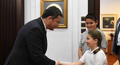Başkan Aydın koltuğunu çocuklara bıraktı