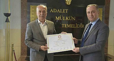 Başkan Bahçavan mazbatasını aldı