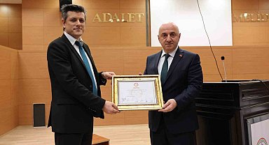Başkan Bıyık mazbatasını aldı