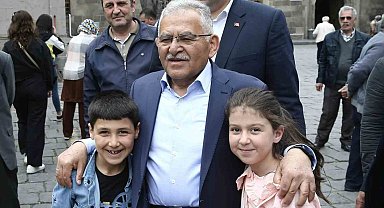 Başkan Büyükkılıç, bayramın mutluluğunu Kayserililerle yaşadı