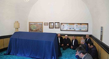 Başkan Büyükkılıç, Melik Mehmet Gazi Türbesi'ni ziyaret etti