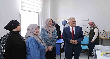 Başkan Büyükkılıç, Pınarbaşı'da KAYMEK kursiyerleri ve ilçe esnafları ile bir araya geldi