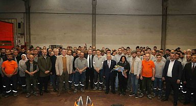 Başkan Büyükkılıç: ". Bu güzel şehri ihracatta önemli noktaya getiren işçi kardeşlerimizin alnından öpüyorum"