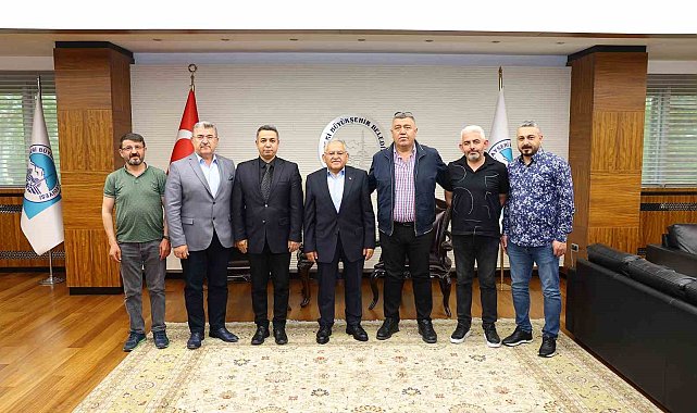 Başkan Büyükkılıç'a ziyaretçi akını