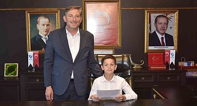 Başkan Candal koltuğu çocuklara teslim etti