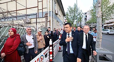 Başkan Çavuşoğlu iftarda hemşehrileriyle aynı sofrayı paylaştı