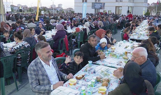 Başkan Çolakbayrakdar, "Hemşehrilerimizle Ramazan'ın güzelliklerini paylaşıyoruz"
