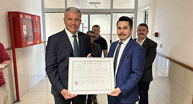 Başkan Elbi mazbatayı aldı