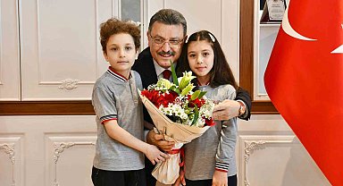 Başkan Genç, makam koltuğunu çocuklara devretti