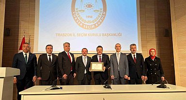 Başkan Genç mazbatasını aldı