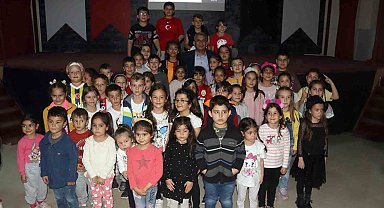 Başkan Hakan sinema etkinliğinde çocuklarla oyunlar oynadı