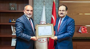 Başkan İbrahim Sandıkçı mazbatasını aldı