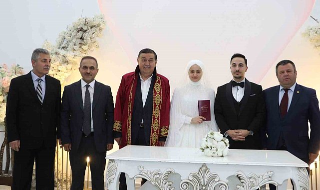 Başkan İkiz, ilk nikahını kıydı