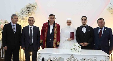 Başkan İkiz, ilk nikahını kıydı