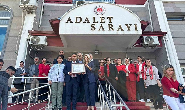 Başkan İskender Yıldırım mazbatasını aldı