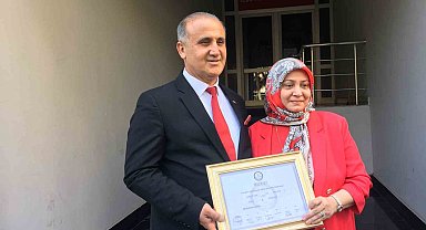 Başkan Kaya mazbatasını aldı