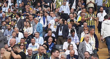 Başkan Koç ve İsmail Kartal tezahüratlarla stada geldi
