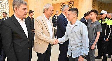 Başkan Kocagöz, belediye personellerini ziyaret ederek, bayramlarını kutladı