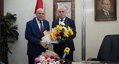 Başkan Memiş görevi Başkan Pekmezci'den devraldı