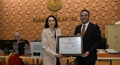 Başkan Özlü mazbatasını aldı: Daha güzel hizmetler ortaya koyacağız"