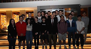 Başkan Özlü'den gençlere sürpriz