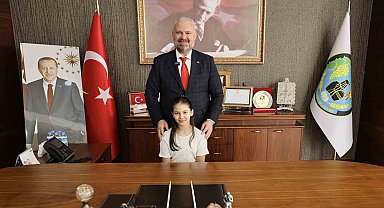 Başkan Pehlivan koltuğunu Aybüke'ye devretti