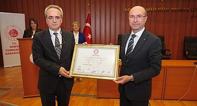 Başkan Pekyatırmacı mazbatasını aldı