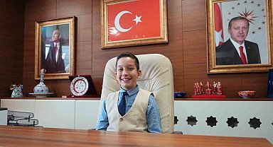 Başkan talimat verdi okulun bankları ve çöp kovaları değişti