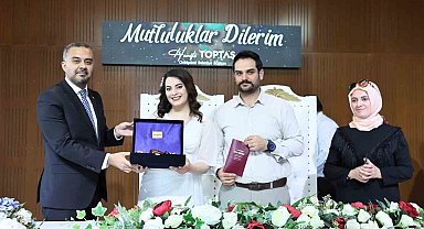 Başkan Toptaş, ilk nikahı kıydı