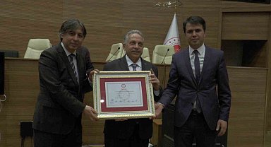 Başkan Yalçın mazbatasını aldı