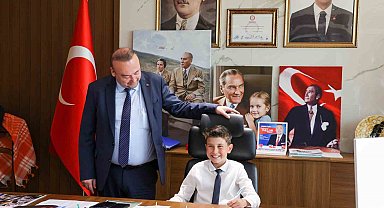 Başkan Yalım, 23 Nisan'da koltuğunu çocuklara devir etti