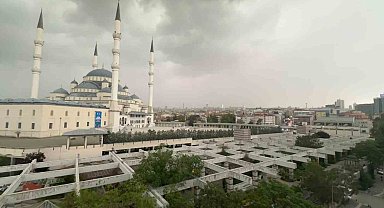 Başkentte sağanak yağış etkili oldu