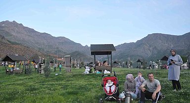 Batman'da havaların ısınmasıyla vatandaşlar piknik alanlarına akın etti