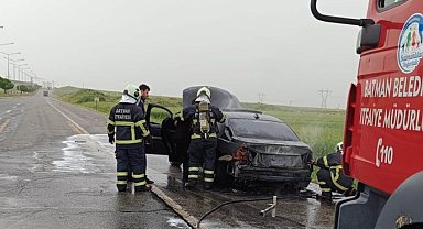 Batman'da seyir halindeki otomobil yandı