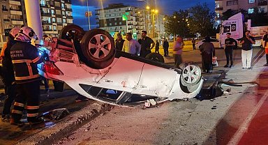 Batman'da takla atarak ters duran araçta 2 kişi yaralandı