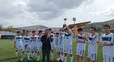 Bayburt İl Milli Eğitim Müdürlüğü bünyesinde kurulan U15 takımı şampiyon oldu