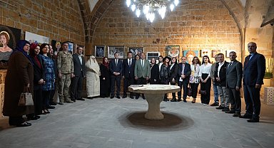 Bayburt'ta 'Geçmişten Geleceğe' konulu karma sergi yoğun ilgi gördü
