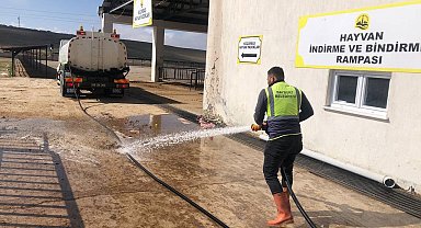 Bayburt'ta genel bahar temizliği yapıldı canlı hayvan pazarı tazyikli suyla yıkandı