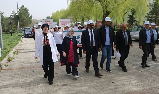 Bayburt'ta Kanser Haftası dolayısıyla yürüyüş yapıldı