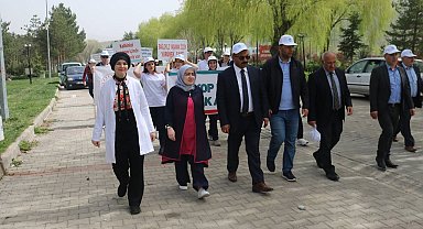 Bayburt'ta Kanser Haftası dolayısıyla yürüyüş yapıldı