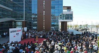 Bayraklı'da davullu ve zurnalı bayramlaşma