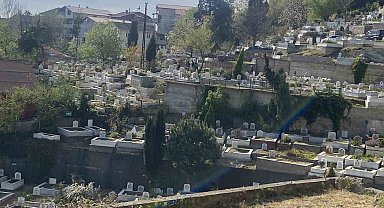 Bayram öncesi vatandaşlardan mezar ziyareti