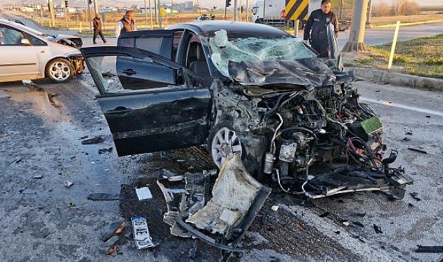 Bayram tatili yolunda zincirleme kaza: 9 yaralı