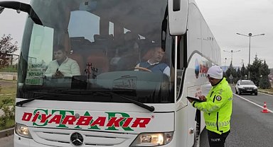 Bayram tatilinde 6 günde meydana gelen trafik kazalarında 48 kişi hayatını kaybetti, 6 bin 184 kişi ise yaralandı