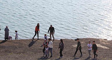Bayram tatilinde Meke Gölü ve Acıgöl'e ziyaretçi akını